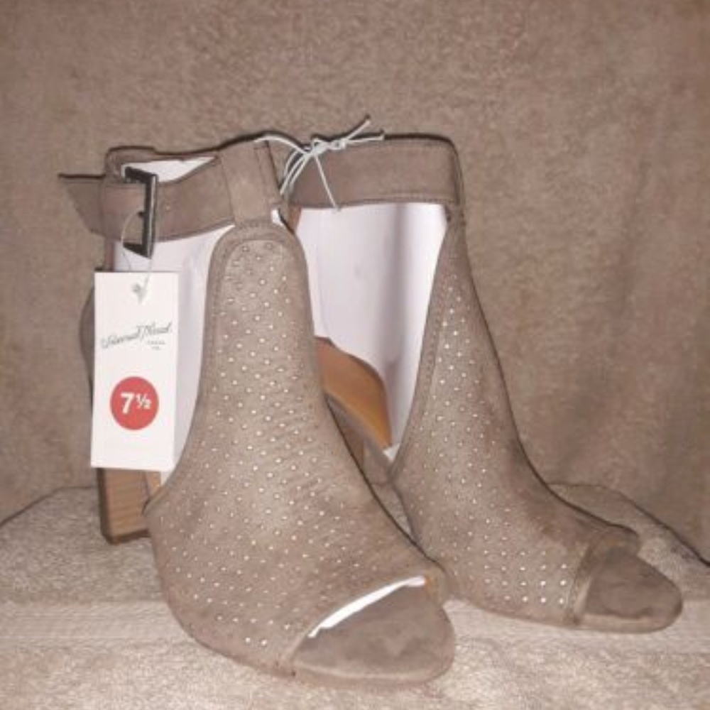 Universal Thread Hannah Microsuede Laser Cut Heels